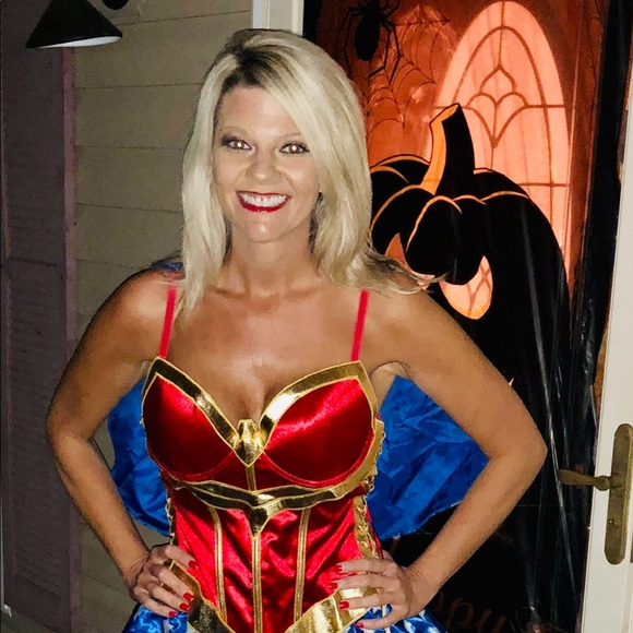 Meet your Posher, Renee Feel Free to offer ❤️ - Picture 7 of 10